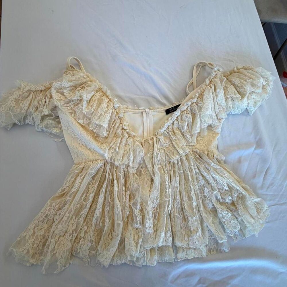 Simplee Women's Cream and White Blouse